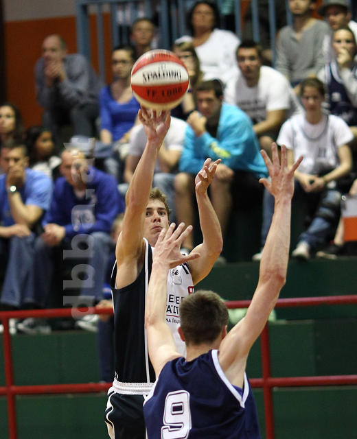 19-32-24_MKIV1621.JPG