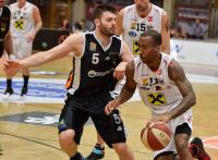 Basketball-WBC-Raiffeisen-Wels-vs-BK-Dukes-Klosterneuburg_-20_04_2016-2-4.JPG