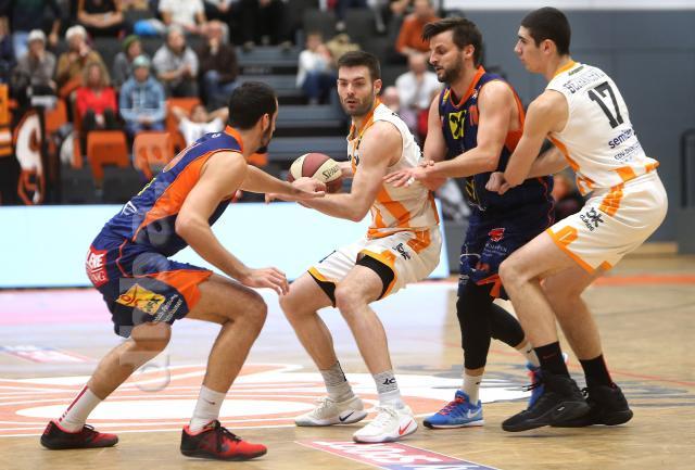 18-00-00_MK_X8600.JPG