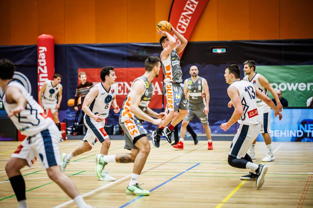 18-32-18_Wolves_vs_Dukes_0049.JPG