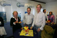Fr. Eva Reichenauer (Jubilar), Hr. M. Reichenauer (BK Manager), D. Schwarz (Öst. Wirtschaftskammer)