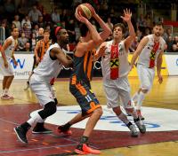 Basketball_Raiffeisen_Flyers_Wels_vs_BK_Dukes_Klosterneuburg_11_03_2018_34.jpg